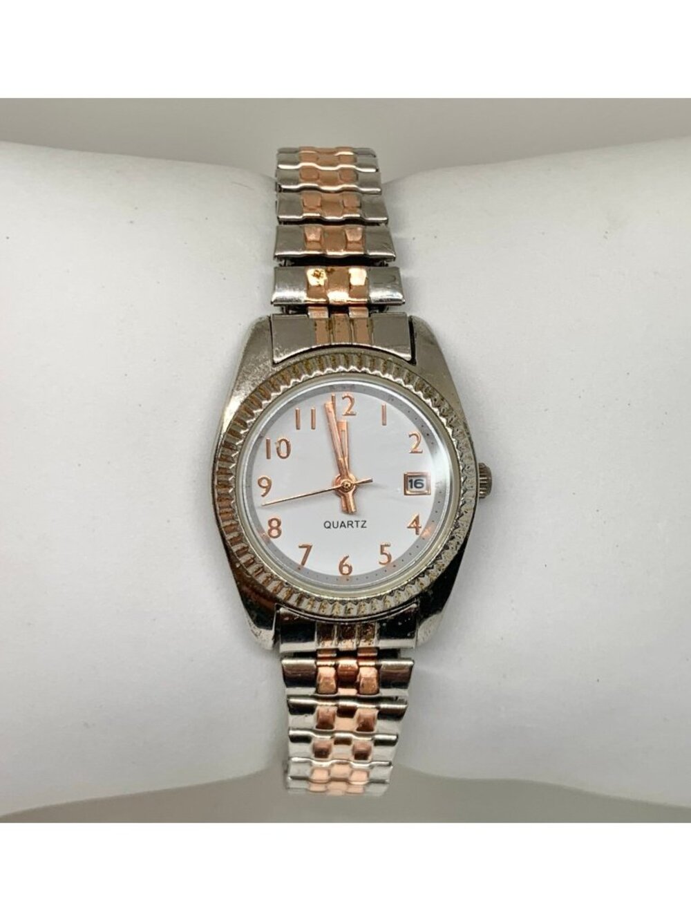 Accutime vintage classic women’s watch date two tone 25mm 6.5” running